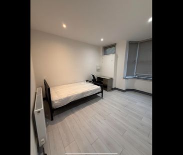 2 Bed Flat, Birkin Avenue, NG7 - Photo 3