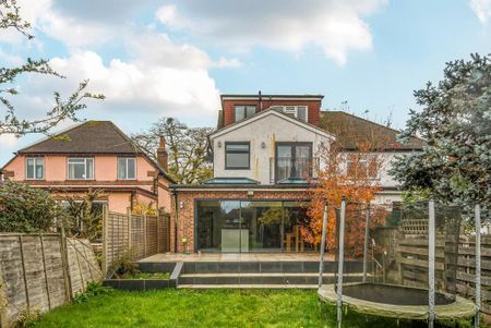 4 bedroom semi-detached house to rent - Photo 3