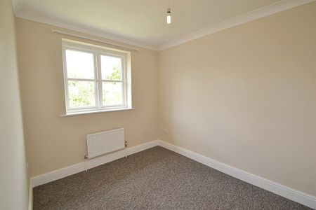 3 bedroom end of terrace house to rent - Photo 2