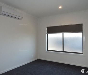 SIMPLE LIVING - Photo 1