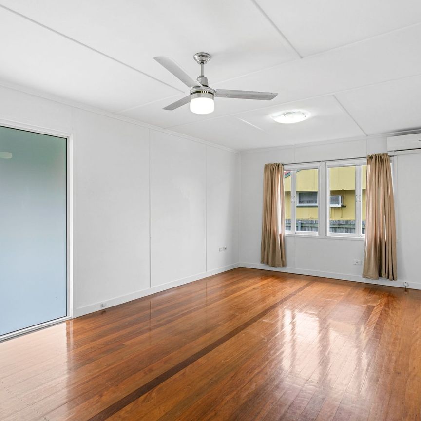 GREAT HOME ON SPACIOUS BLOCK! - Photo 1