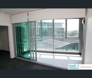 V2112/8 Harbour Road, Hamilton, Qld 4007 - Photo 2