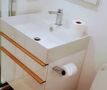 Charming 2-Bed Home in Aro Valley - Photo 3