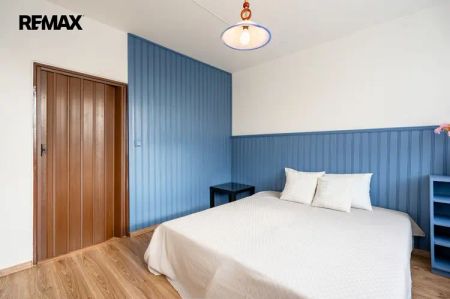 Pronájem prostorného bytu 2+1 s velkým balkonem a neprůchozími pokoji - Photo 2