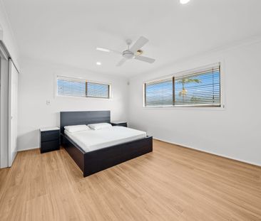 Luxury Waterfront Family Living with Private Jetty - Photo 3