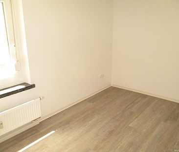 Renovierte 3 - Zimmer Wohnung mit Balkon in modernisierter Wohnanlage! - Foto 1