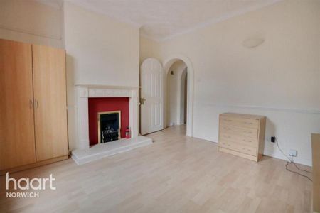 3 bedroom terraced house to rent - Photo 2