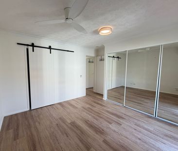 Modern Chevron Island Apartment – Walk to Cafes, Beach & HOTA - Photo 3