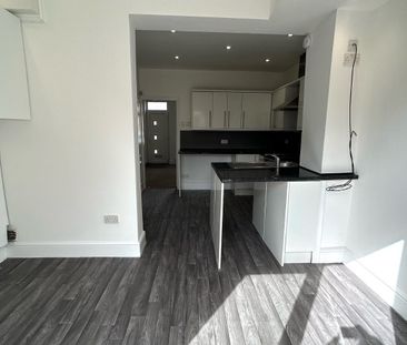 3 bedroom terraced house to rent - Photo 6