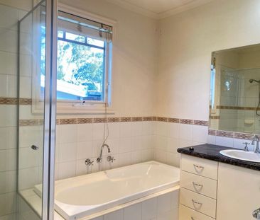 Stylish & Spacious Living in the Heart of Mont Albert North - Photo 6