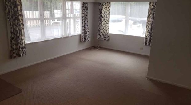 Two bedroom townhouse close to city - Photo 1