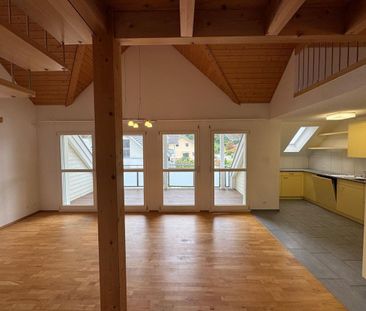 Modern 4.5-Zimmer-Maisonette-Wohnung in idyllischer Lage - Photo 2