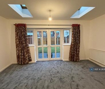 3 bedroom end of terrace house to rent - Photo 2