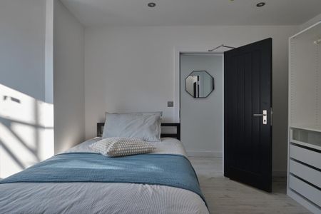 6 bedroom terraced house to rent - Photo 5