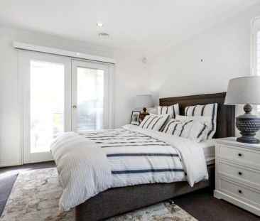 Low-Maintenance, Light-Filled Townhouse in the Heart of Richmond - Photo 5