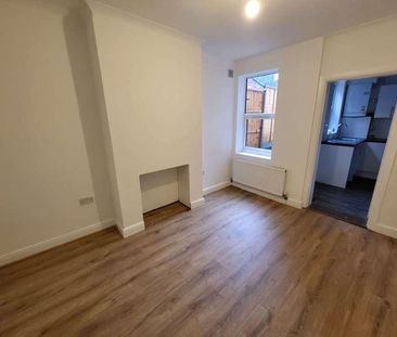 Luton, LU2 - Photo 4