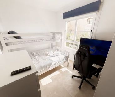 Middle Floor Apartment in Benalmadena Costa - Photo 4