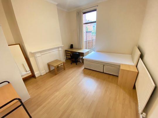 6 Bed Student Accommodation - Photo 1