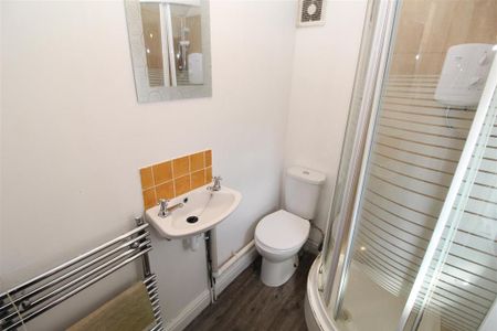 6 bedroom house to rent - Photo 3