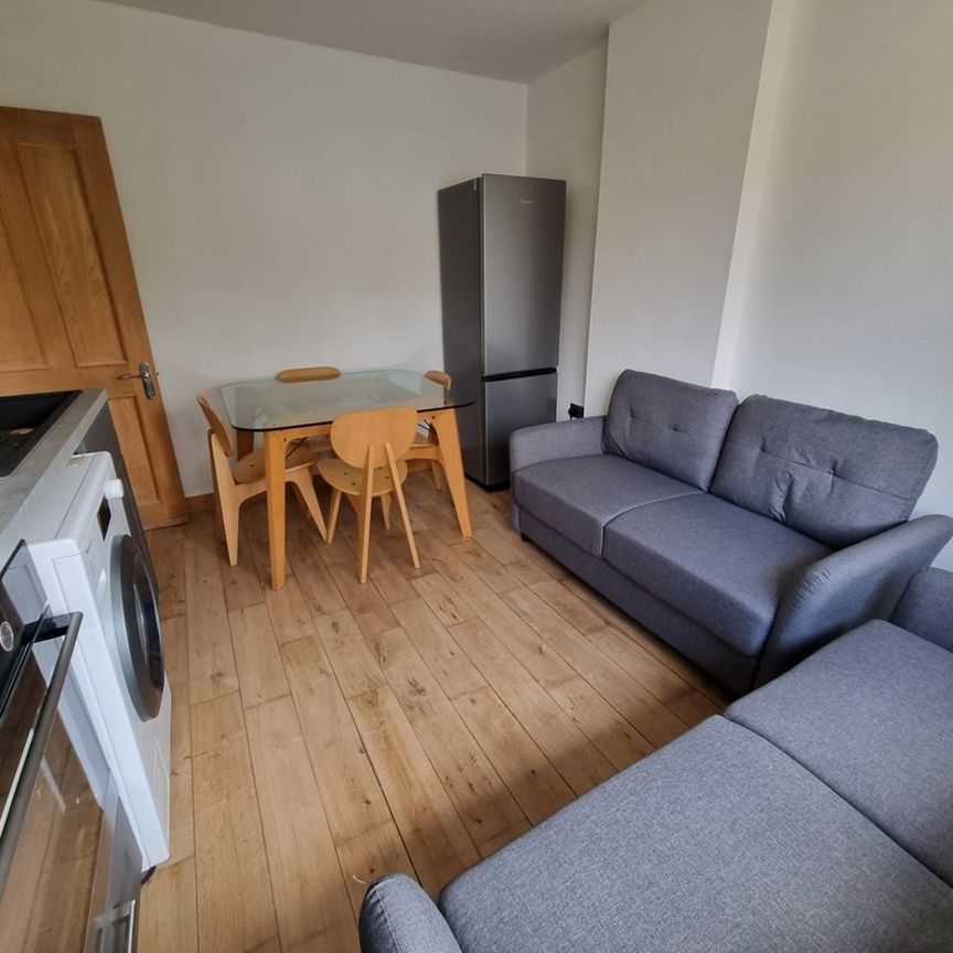 3 Bed Flat, The Ridgeway, W3 - Photo 1