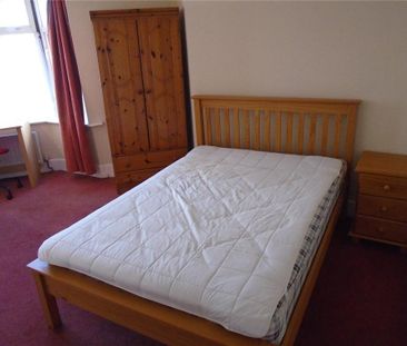 5 bedroom semi-detached house to rent - Photo 2