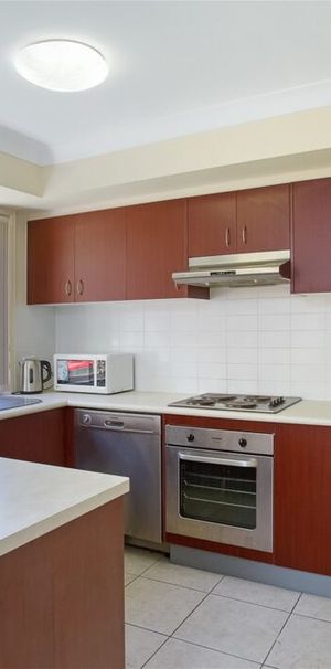 OWNER PAYS WATER BILL- Great location Unit in Mansfield State School Catchment - Photo 1