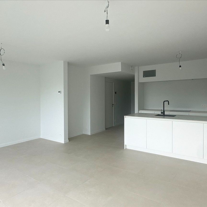 Modern appartement met 2 slaapkamers, groot terras & autostaanplaats in Lint! - Foto 1