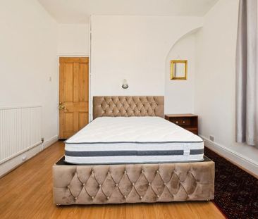 3 bedroom flat to rent - Photo 1