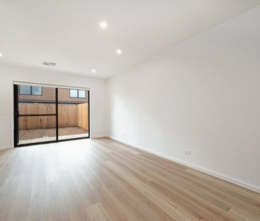 Townhouse in Coombs! - Photo 2