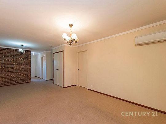 Unfurnished 2 Bedroom Apartment in a Secure Complex. - Photo 1