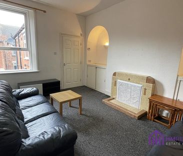 3 bedroom flat to rent - Photo 2