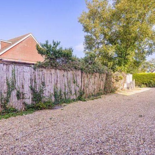 2 bedroom maisonette to rent - Photo 1
