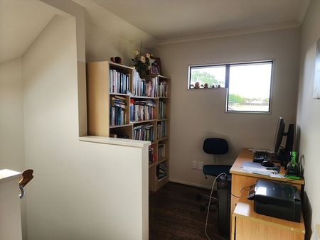 Spacious 4BR Home in Flat Bush - Photo 3