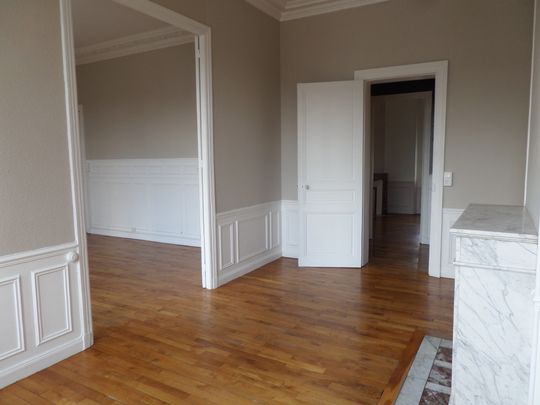 APPARTEMENT REIMS, Place du Forum - Photo 1