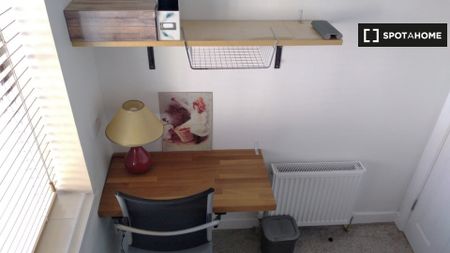 Room in a 2-Bedroom apartment for rent in Ballygall, Dublin - Photo 5