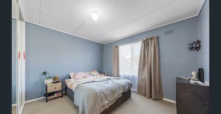 3-Bedroom Home with Dual Sheds, Minutes from Beach & Schools - Photo 4