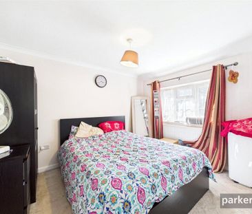 4 bedroom semi-detached house to rent - Photo 5