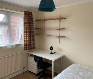 4 bedroom private hall to rent - Photo 6