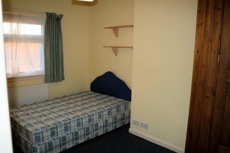 3 bedroom terraced house to rent - Photo 2