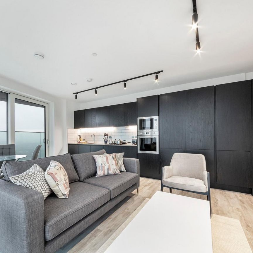 2 bedroom Flat To Let - Photo 1