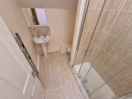 2 Bed Student Accommodation - Photo 2