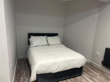 2 Bed Flat, Summerstown, SW17 - Photo 2