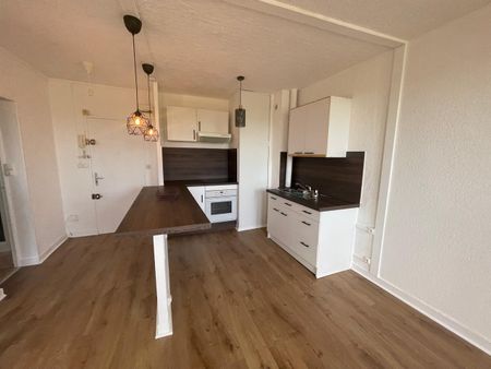 Marignane appartement de type 2 meublé avec cave Centre Ville le parc Camoin la tour avec ascenseur, - Photo 2