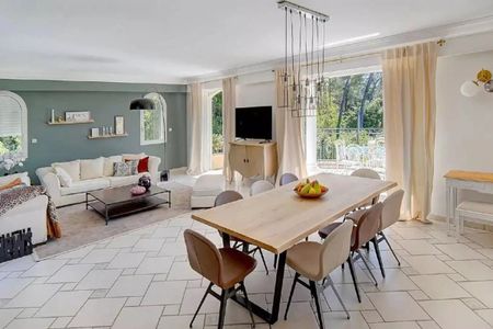 VILLA TRES SPACIEUSE EN POSITION DOMINANTE - Photo 3