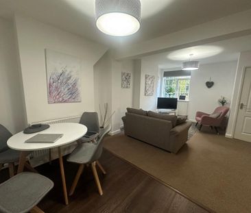 2 bedroom cottage to rent - Photo 2