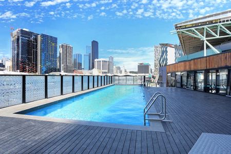 Modern 1b1b Apartment in Lacrosse, Docklands - Photo 3