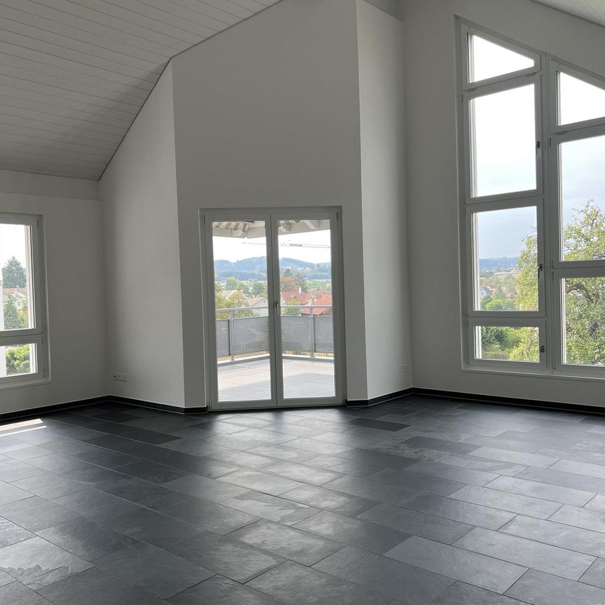 Zentral gelegene 4 1/2 Zimmer Dachwohnung mit wunderschönem Ausblick - Photo 1