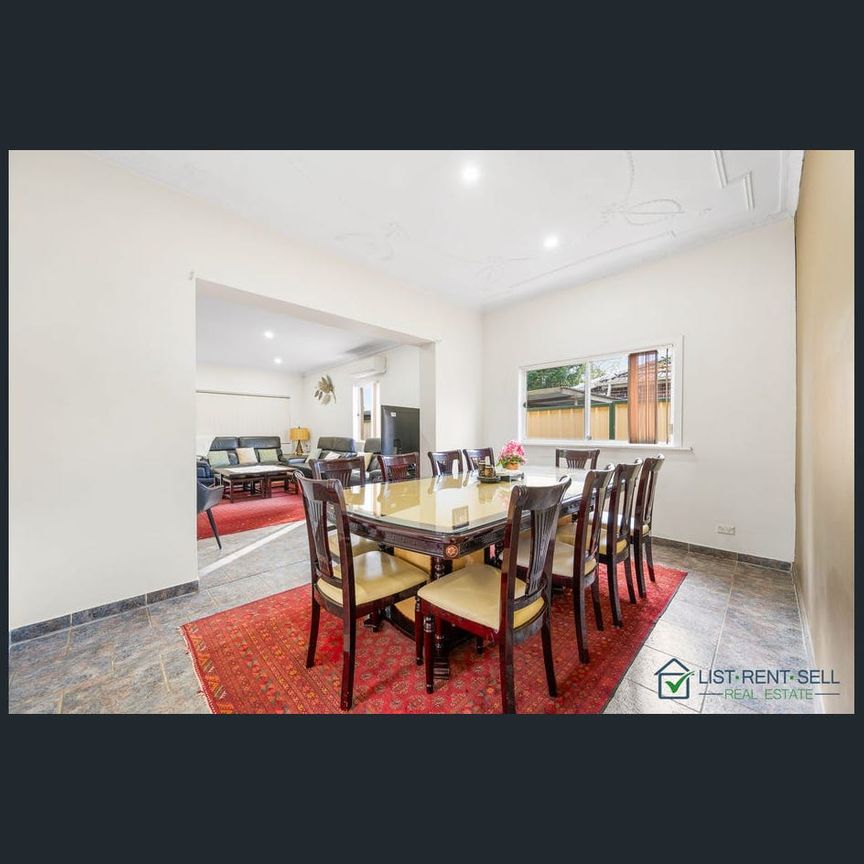 Spacious Family Home in Villawood with 5 Bedrooms - Photo 1