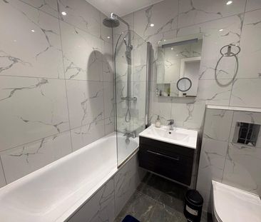 Crescent Drive, Aldershot, Hampshire, GU12 - Photo 5