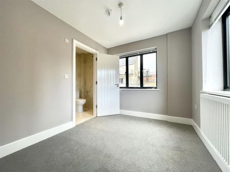 4 Bedroom House - Townhouse To Let - Photo 2